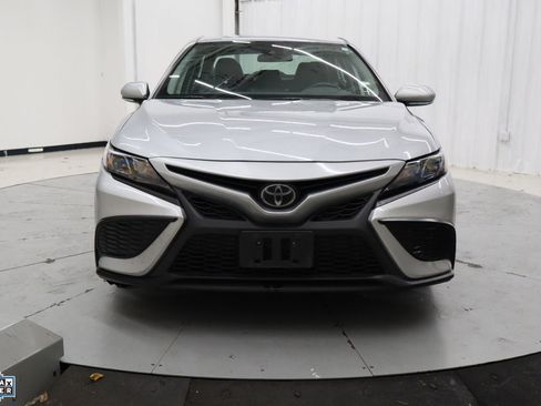 Used 2024 Toyota Camry SE image 11