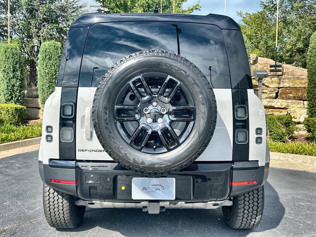 Used 2026 Land Rover Defender 110 S AWD/4WD image 4