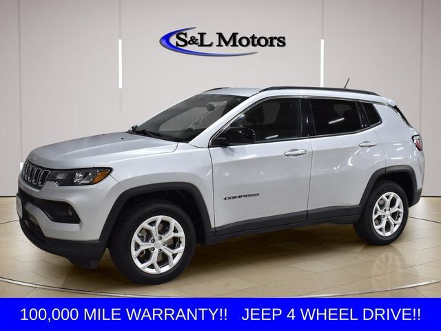 Used 2024 Jeep Compass Latitude AWD/4WD image 3