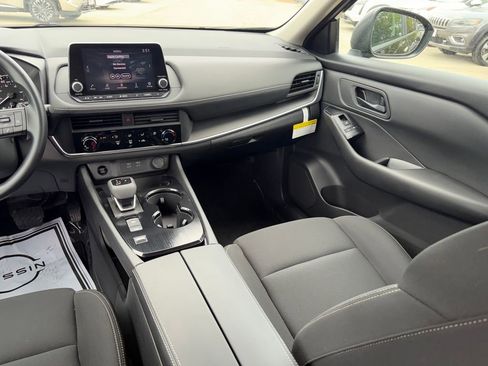 Used 2025 Nissan Rogue S FWD image 22