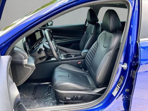 Used 2023 Hyundai Elantra Limited w/ Preferred Accessory Package image 27