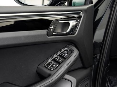 Certified 2026 Porsche Macan S AWD/4WD image 10