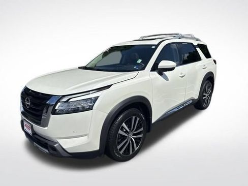 Used 2024 Nissan Pathfinder Platinum w/ Cargo Package AWD/4WD image 3
