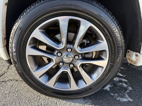 Used 2018 Jeep Grand Cherokee Overland image 9