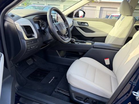 Used 2026 Nissan Rogue Dark Armor FWD image 11