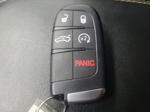 Used 2018 Jeep Cherokee Latitude Plus w/ Cold Weather Group image 32