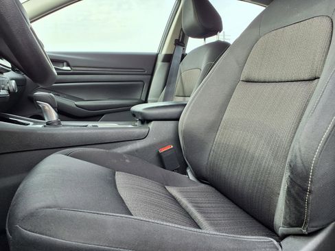 Used 2024 Nissan Altima 2.5 SV image 3