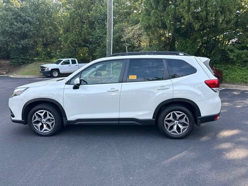 Used 2023 Subaru Forester Premium AWD/4WD image 7