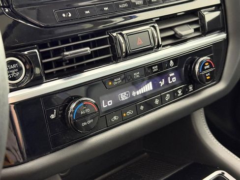 Used 2023 Nissan Pathfinder SL AWD/4WD image 28