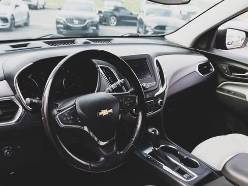 Used 2020 Chevrolet Equinox LT FWD image 2