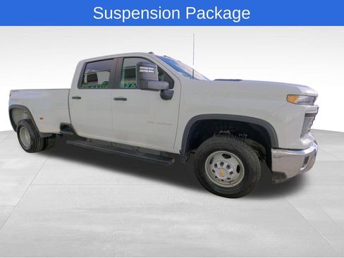 Used 2024 Chevrolet Silverado 3500 W/T image 9