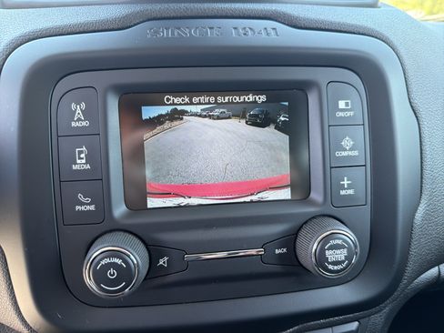 Used 2015 Jeep Renegade Trailhawk w/ Popular Equipment Group AWD/4WD image 33