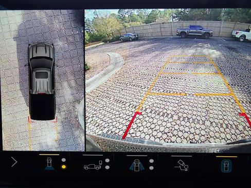 Used 2022 Chevrolet Silverado 1500 LTZ w/ Z71 Off-Road Package image 23