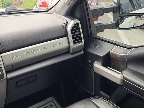 Used 2021 Ford F250 Lariat w/ Lariat Value Package AWD/4WD image 17