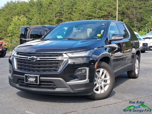 Used 2023 Chevrolet Traverse LS w/ Safety Package image 1