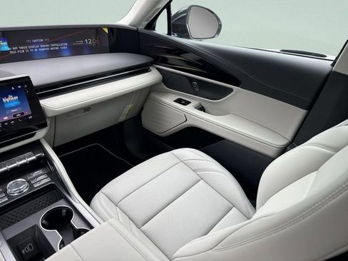 New 2026 Lincoln Nautilus Premier image 18