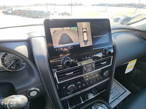 Used 2024 INFINITI QX80 Premium Select w/ Cargo Package image 17