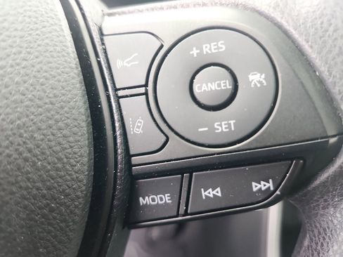 Used 2020 Toyota RAV4 XLE AWD/4WD image 6