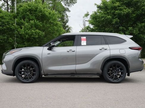 New 2026 Toyota Highlander XLE AWD/4WD image 2