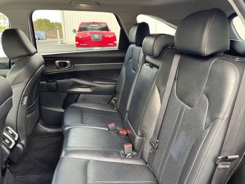 Certified 2023 Kia Sorento S w/ Panoramic Sunroof Package image 21