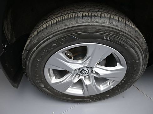 Used 2024 Toyota RAV4 LE AWD/4WD image 12