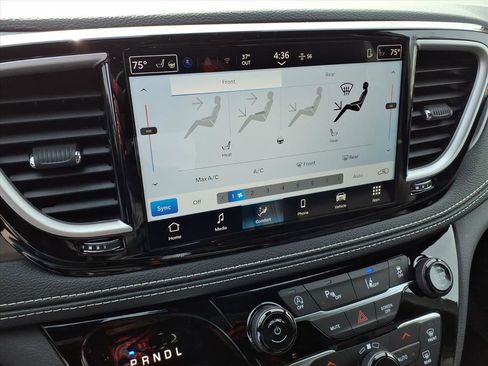 New 2026 Chrysler Pacifica Select image 13