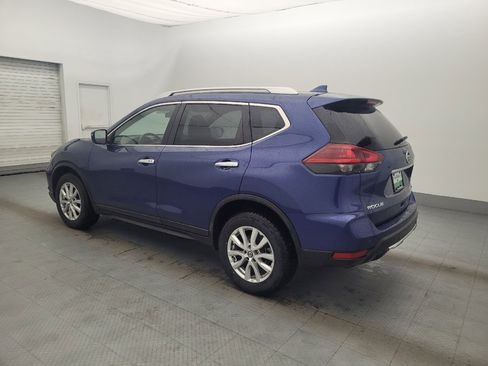 Used 2020 Nissan Rogue SV image 3