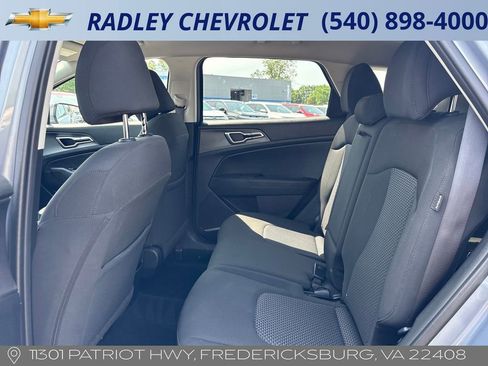 Used 2025 Kia Sportage LX FWD image 9