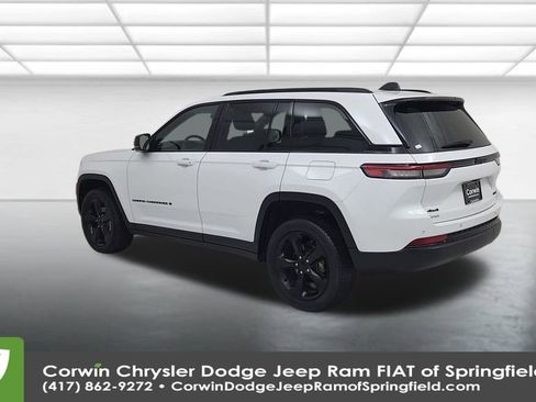 Certified 2023 Jeep Grand Cherokee Limited w/ Black Appearance Package image 9