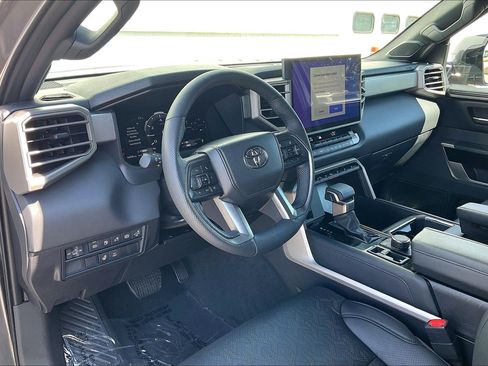 Used 2025 Toyota Tundra Limited AWD/4WD image 18
