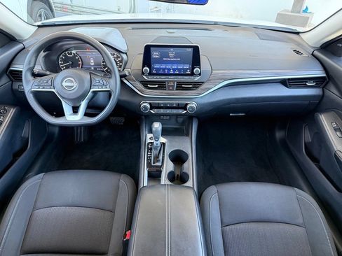 Used 2025 Nissan Altima 2.5 SV FWD image 9