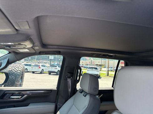Used 2025 GMC Yukon Elevation w/ Technology Package AWD/4WD image 13