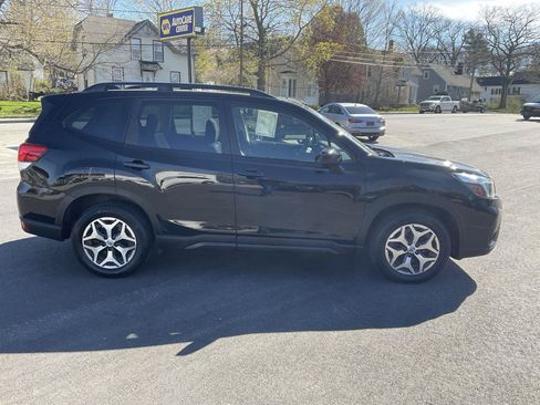 Used 2021 Subaru Forester Premium AWD/4WD image 6