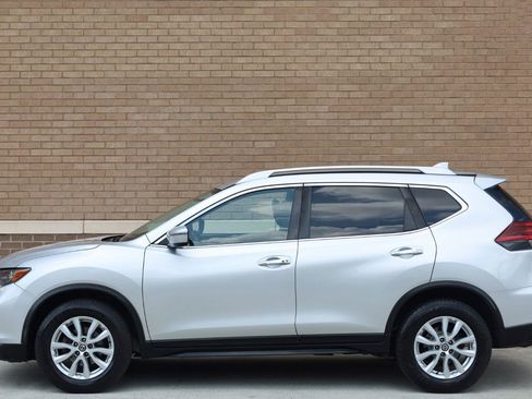 Used 2018 Nissan Rogue SV AWD/4WD image 3