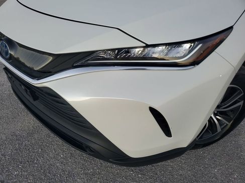 Certified 2022 Toyota Venza LE image 16