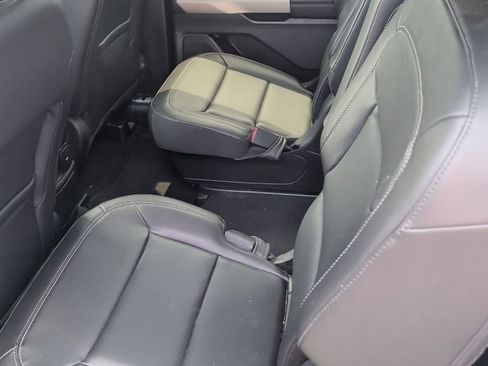 Used 2024 Ford Explorer XLT w/ Equipment Group 202A RWD image 8