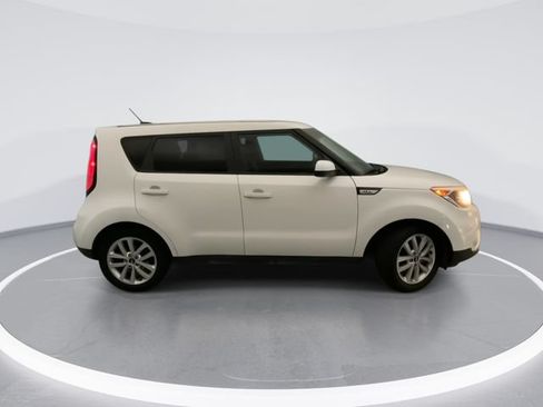Used 2018 Kia Soul + FWD image 5