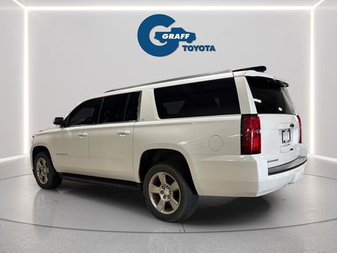 Used 2018 Chevrolet Suburban LT w/ Luxury Package AWD/4WD image 4