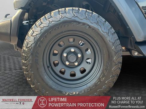 Used 2025 Jeep Wrangler Sport image 23