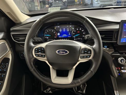 Used 2021 Ford Explorer Limited image 16