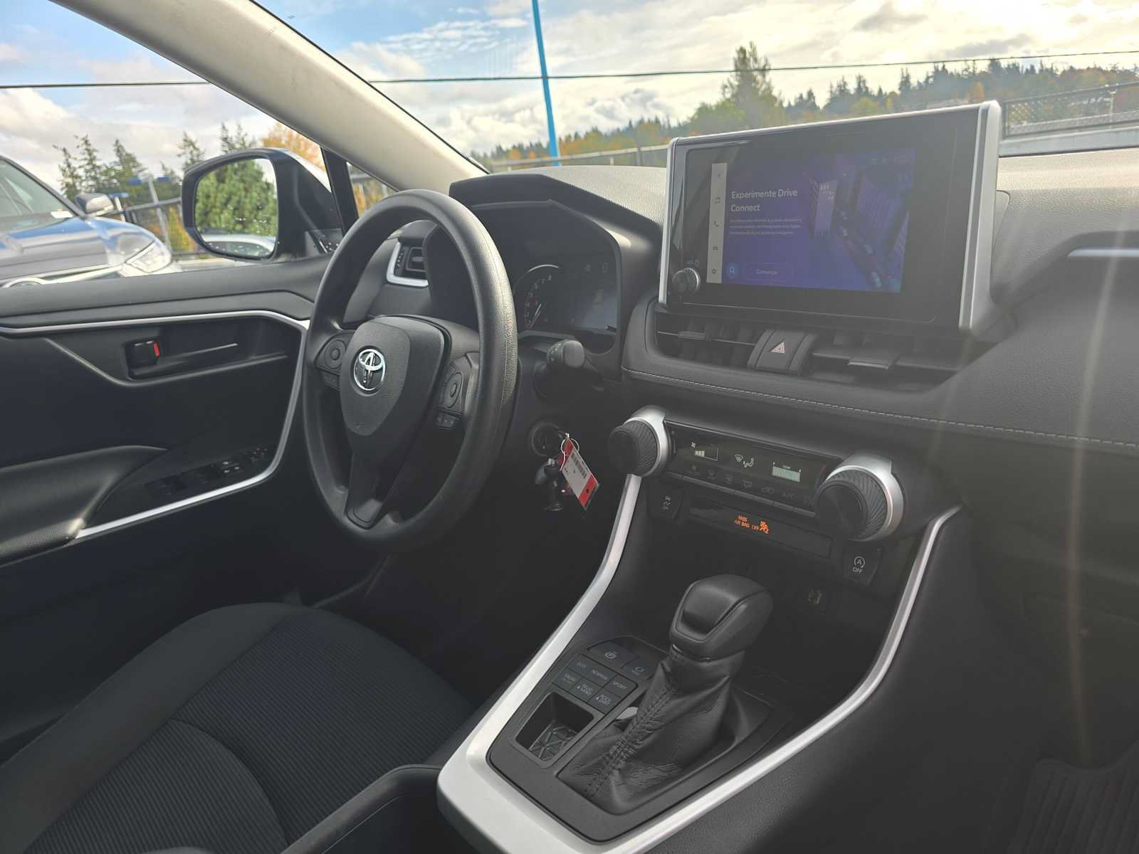 Used 2024 Toyota RAV4 LE AWD/4WD image 10