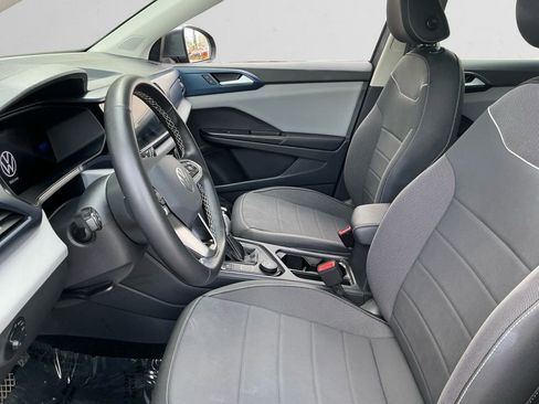 Used 2023 Volkswagen Taos SE w/ Panoramic Sunroof Package AWD/4WD image 9