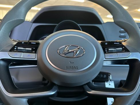 Certified 2023 Hyundai Elantra SE FWD image 21