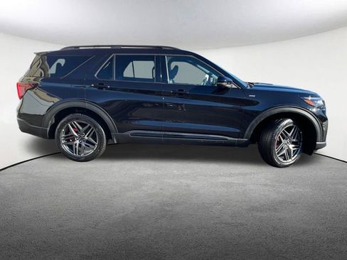 Used 2025 Ford Explorer ST-Line w/ ST-Line Street Pack image 17
