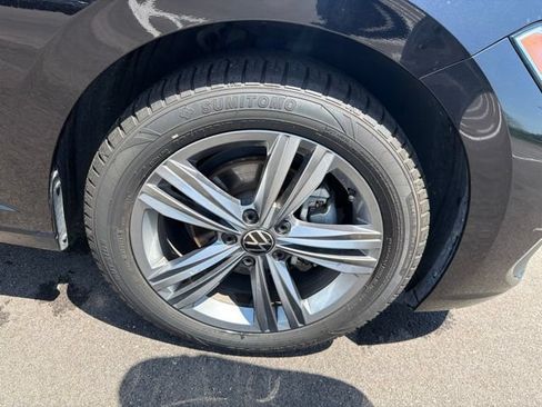 Used 2024 Volkswagen Jetta SE FWD image 4