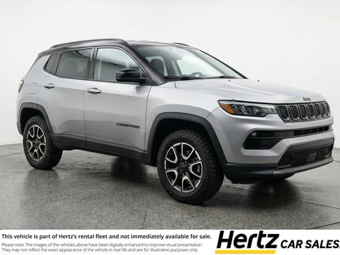 Used 2025 Jeep Compass Trailhawk image 1