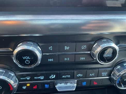 Used 2022 Ford F150 Lariat w/ Equipment Group 502A High image 30