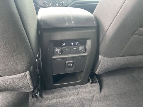 Used 2023 Chevrolet Traverse LT image 20