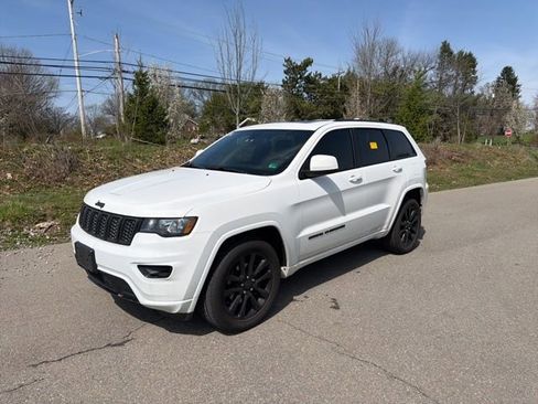 Used 2019 Jeep Grand Cherokee Altitude image 1