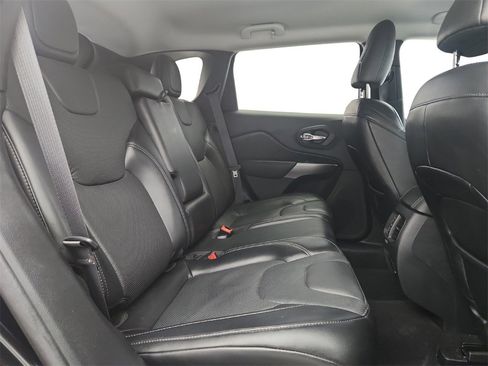 Used 2020 Jeep Cherokee Limited image 25